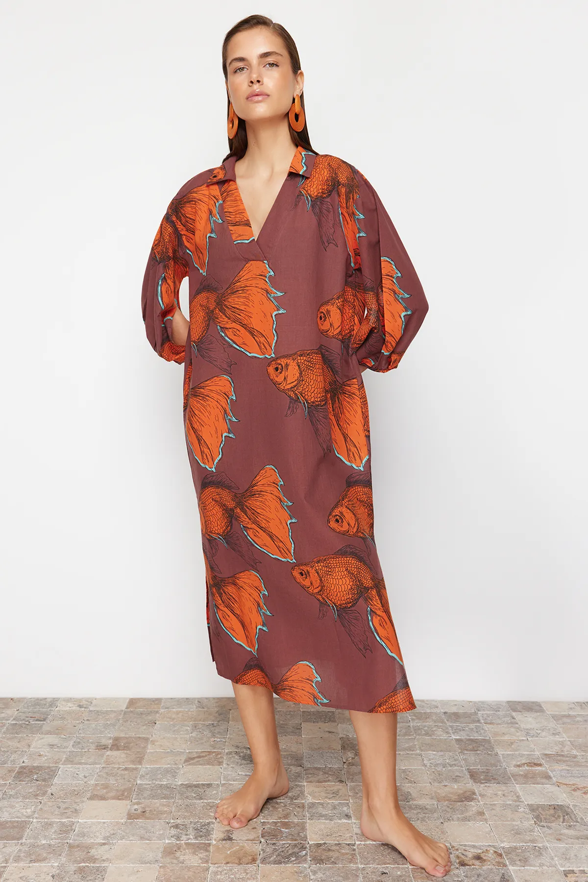Trendyol Collection  Gewebtes Midi-Strandkleid mit weiter Passform und Animalprint TBESS22EL0009