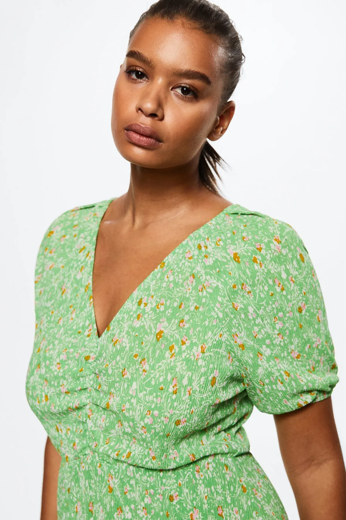 MANGO  Grünes Damenkleid 37040357