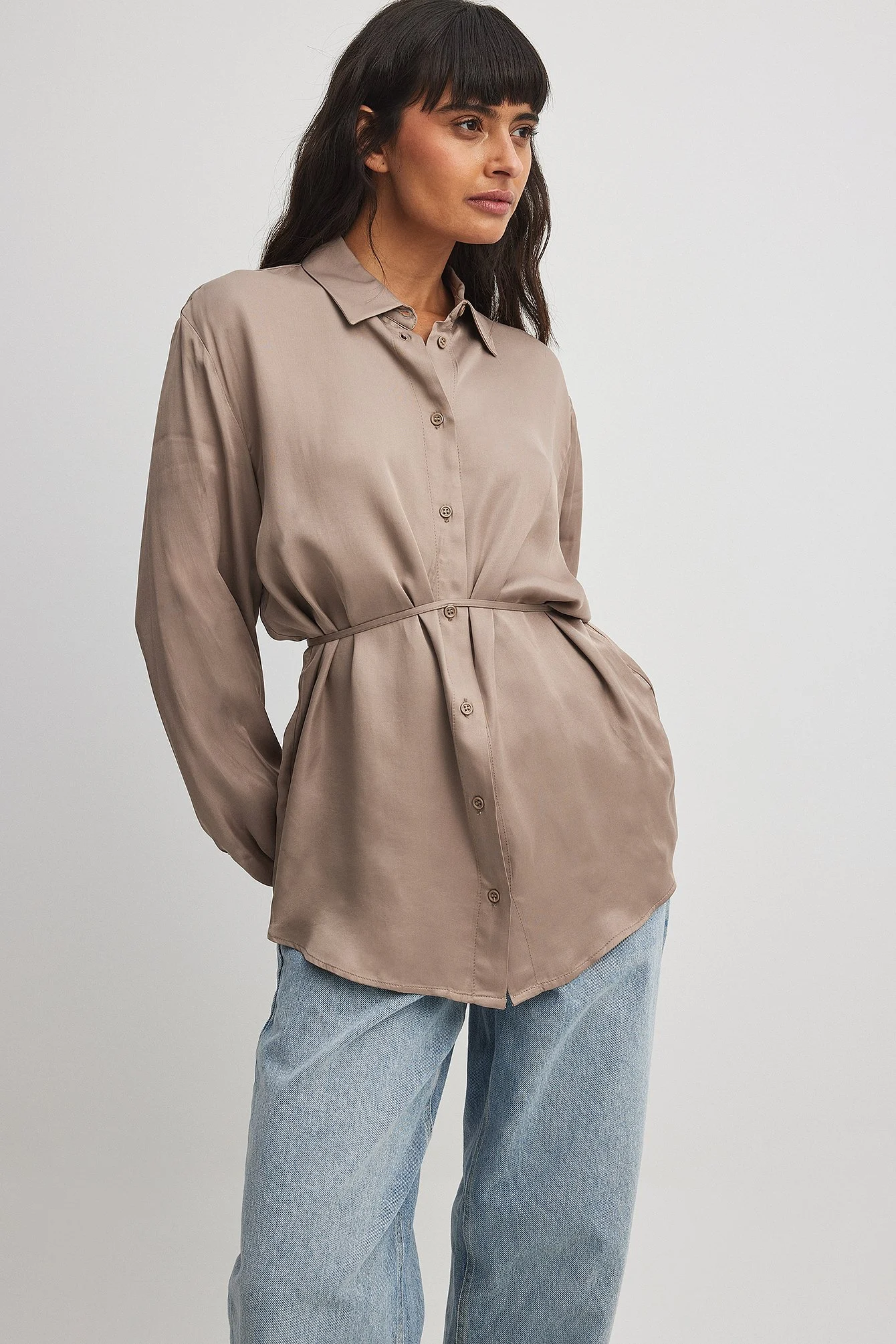 Satin-Hemdbluse mit Trägerdetails