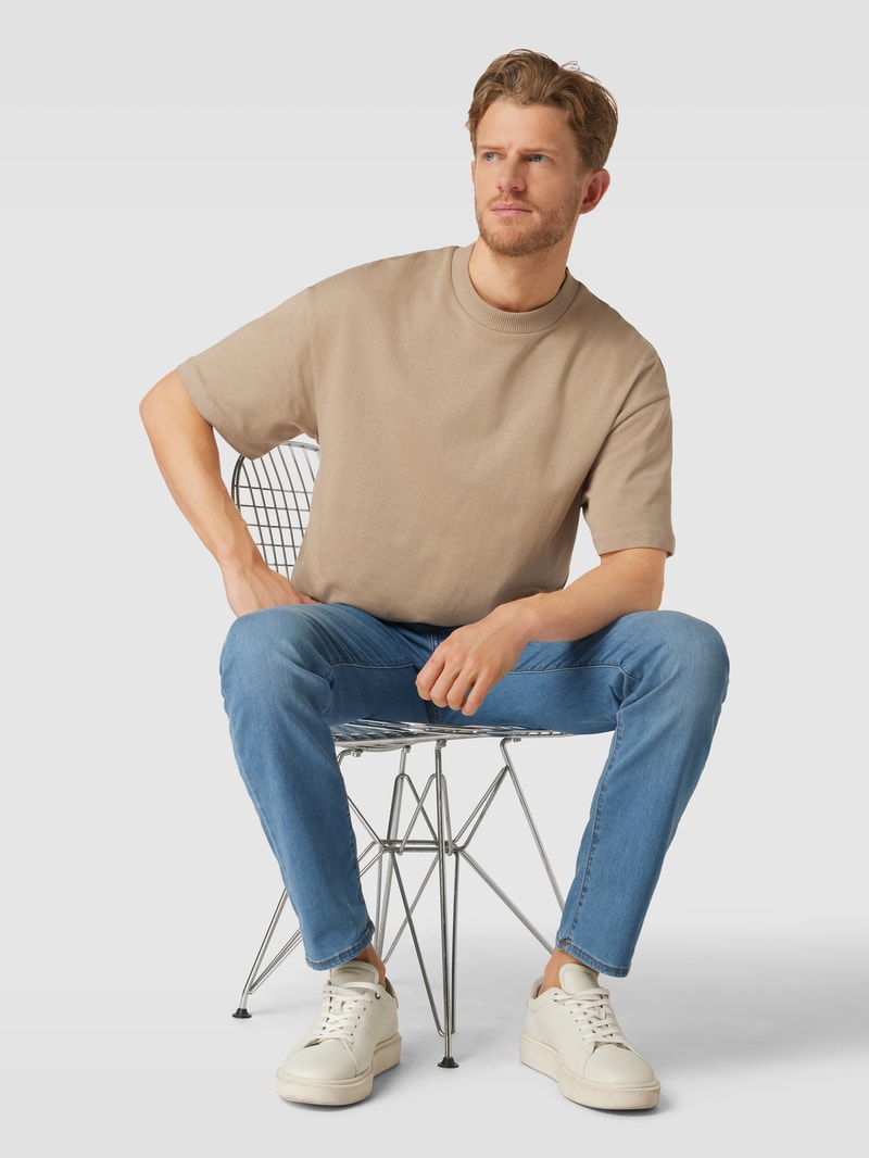 Tapered Fit Jeans aus Baumwolle mit Label-Patch Modell 'Lyon' in hellblau
