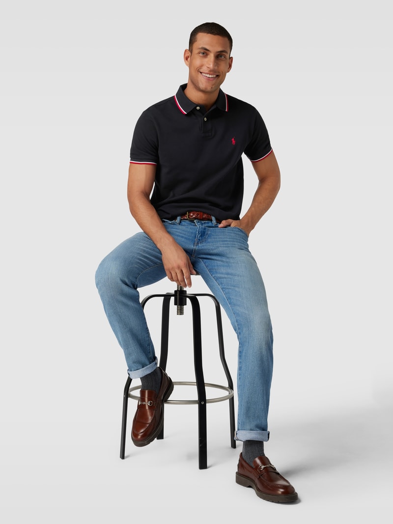 Poloshirt mit Kontraststreifen in schwarz