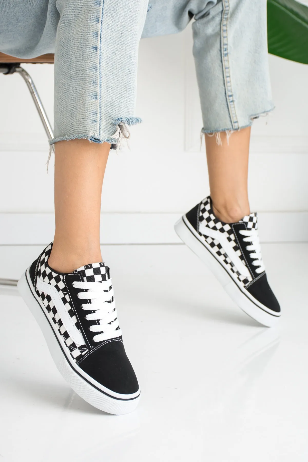 Ayax  Lässiger Unisex-Sneaker (DamenHerren) mit Schachbrettmuster in Schwarz und Weiß