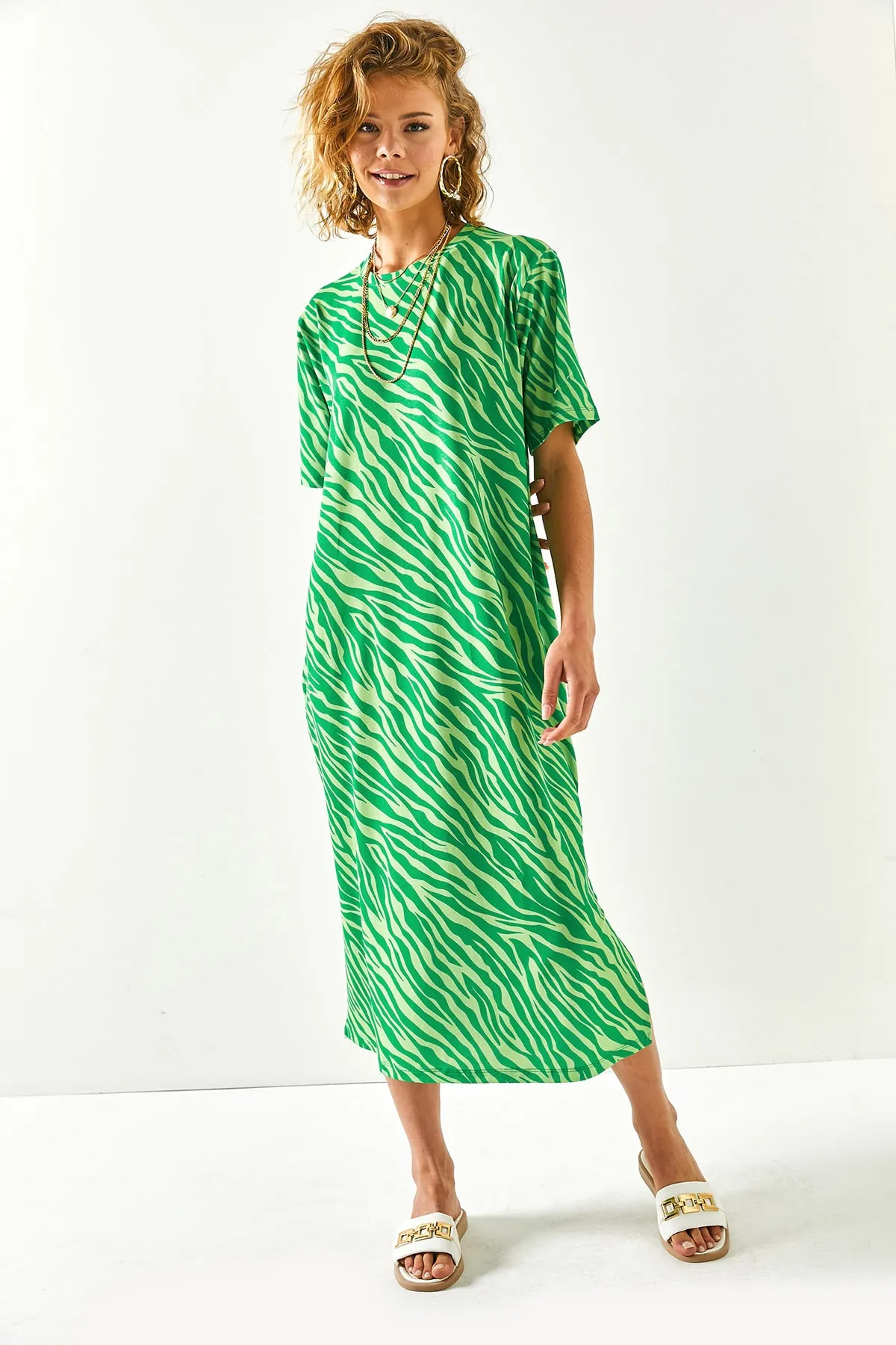 Olalook  Viskosegrünes, seitlich geschlitztes Oversize-Baumwollkleid für Damen ELB-19001880
