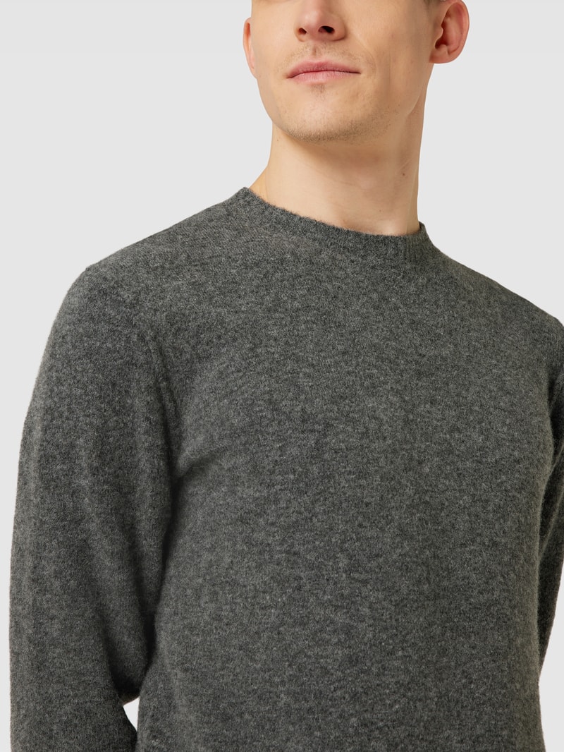 Strickpullover mit gerippten Abschlüssen in mittelgrau