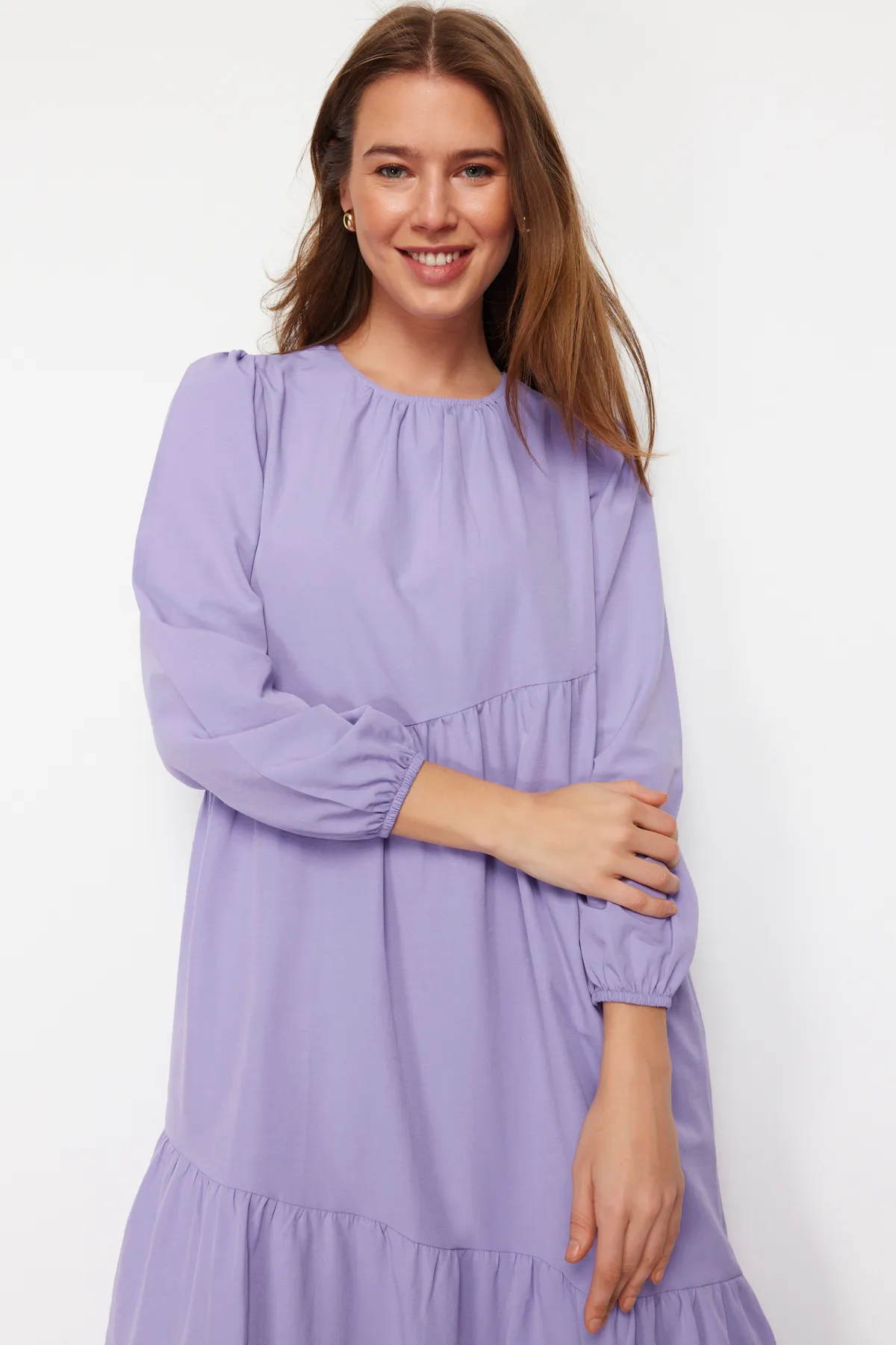 Trendyol Modest  Fliederfarbenes, detailliertes, gewebtes Baumwollkleid mit weitem Schnitt TCTSS21EL3470
