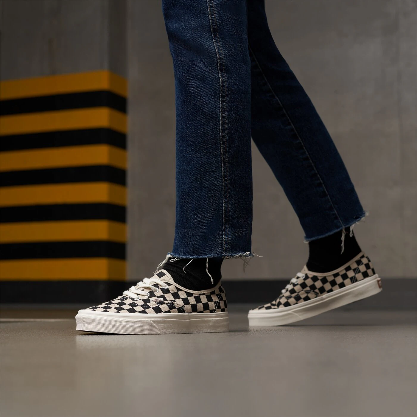 VANS UA AUTHENTIC Weiß