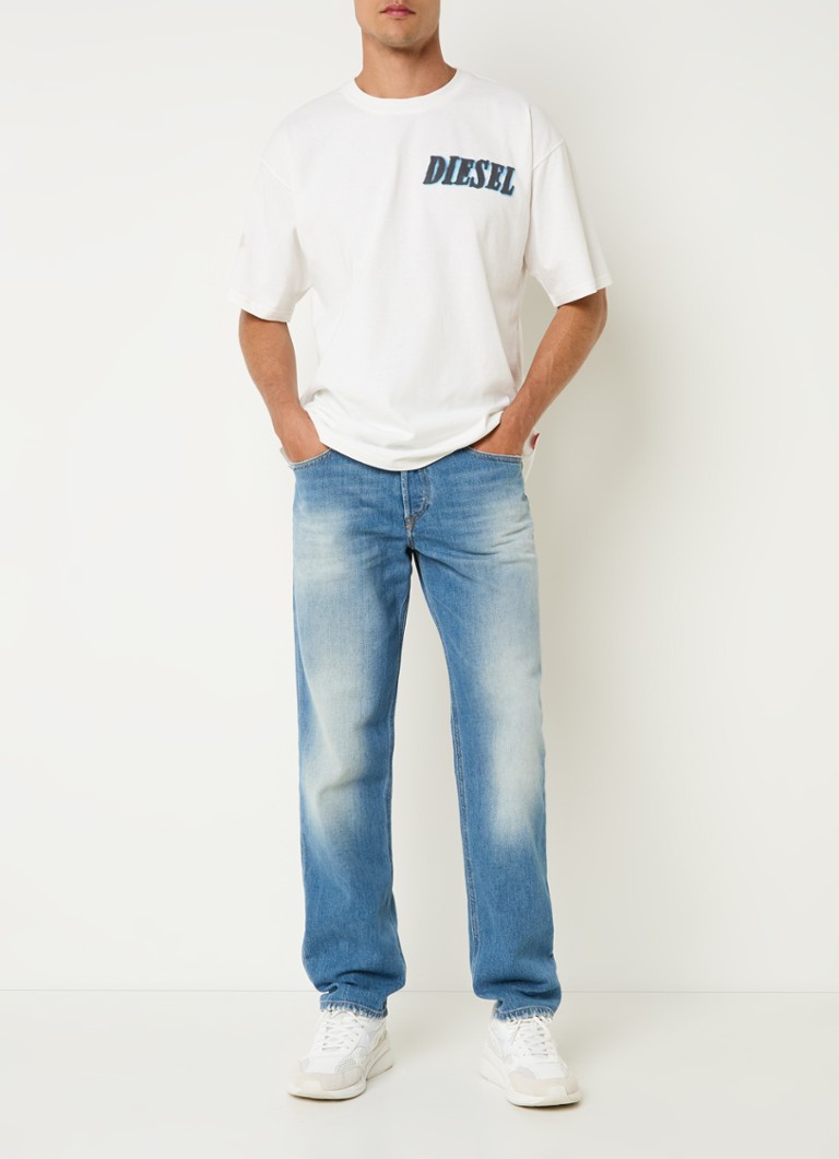 Jeansy Diesel 2023 D-Finitive Tapered, średnie pranie