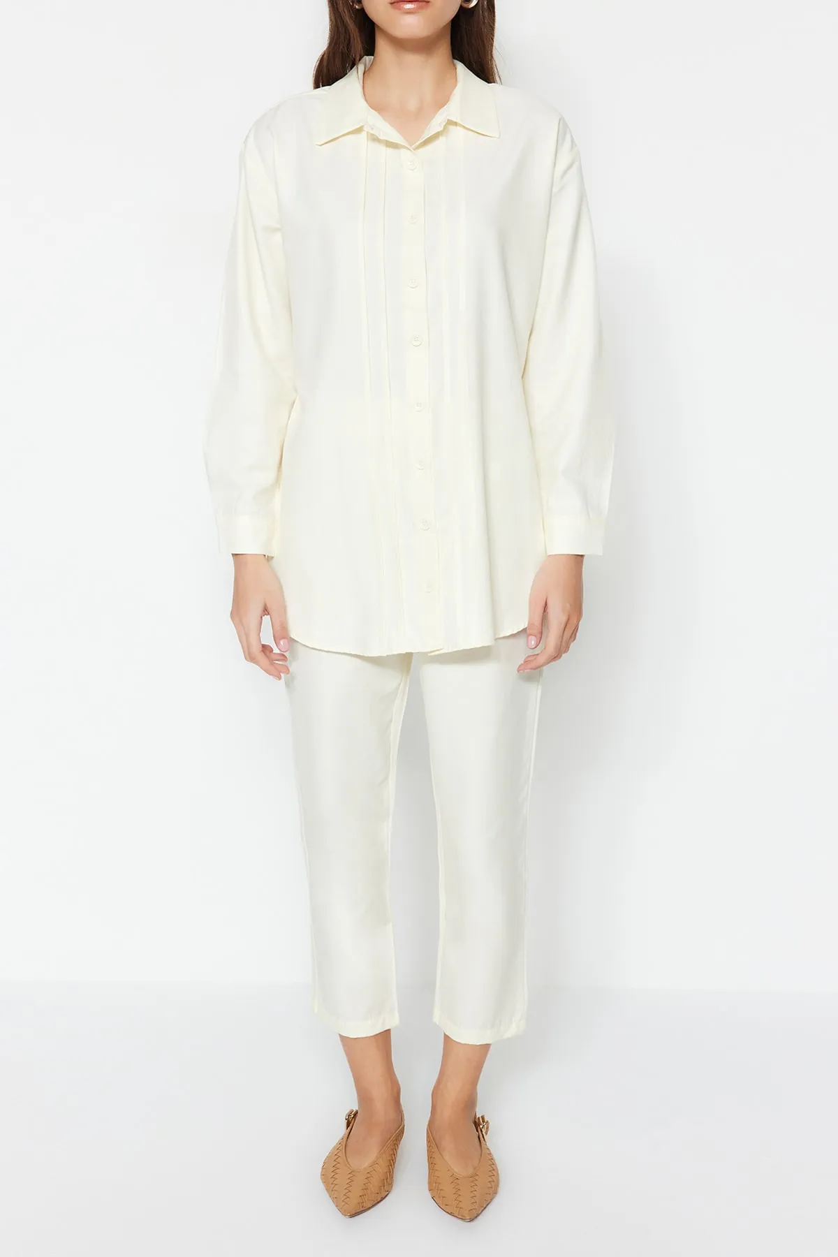 Trendyol Modest  Pastellgelbes Hemd-Hosen-Set aus gewebter Baumwolle mit Paspelierung, TCTSS23US00089