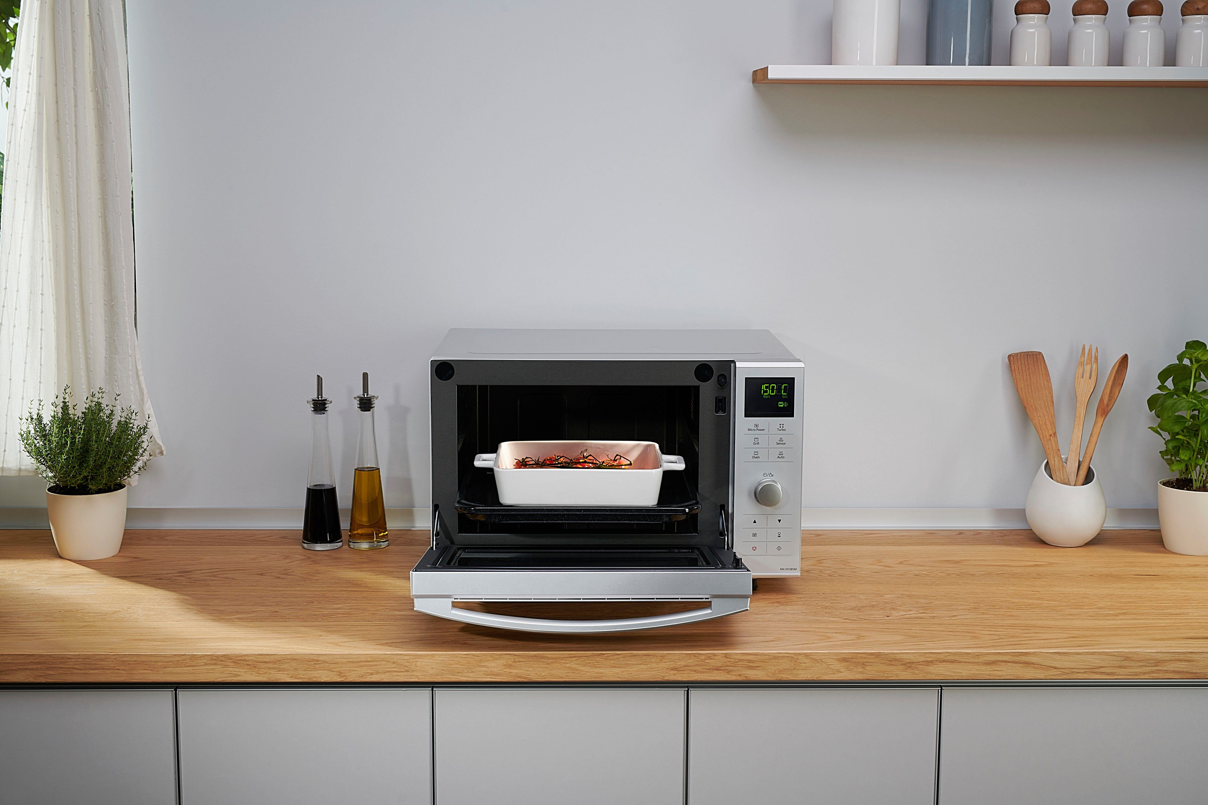 Panasonic Mikrowelle NN-DF385MEPG, Grill, Ober-/Unterhitze, 23 l