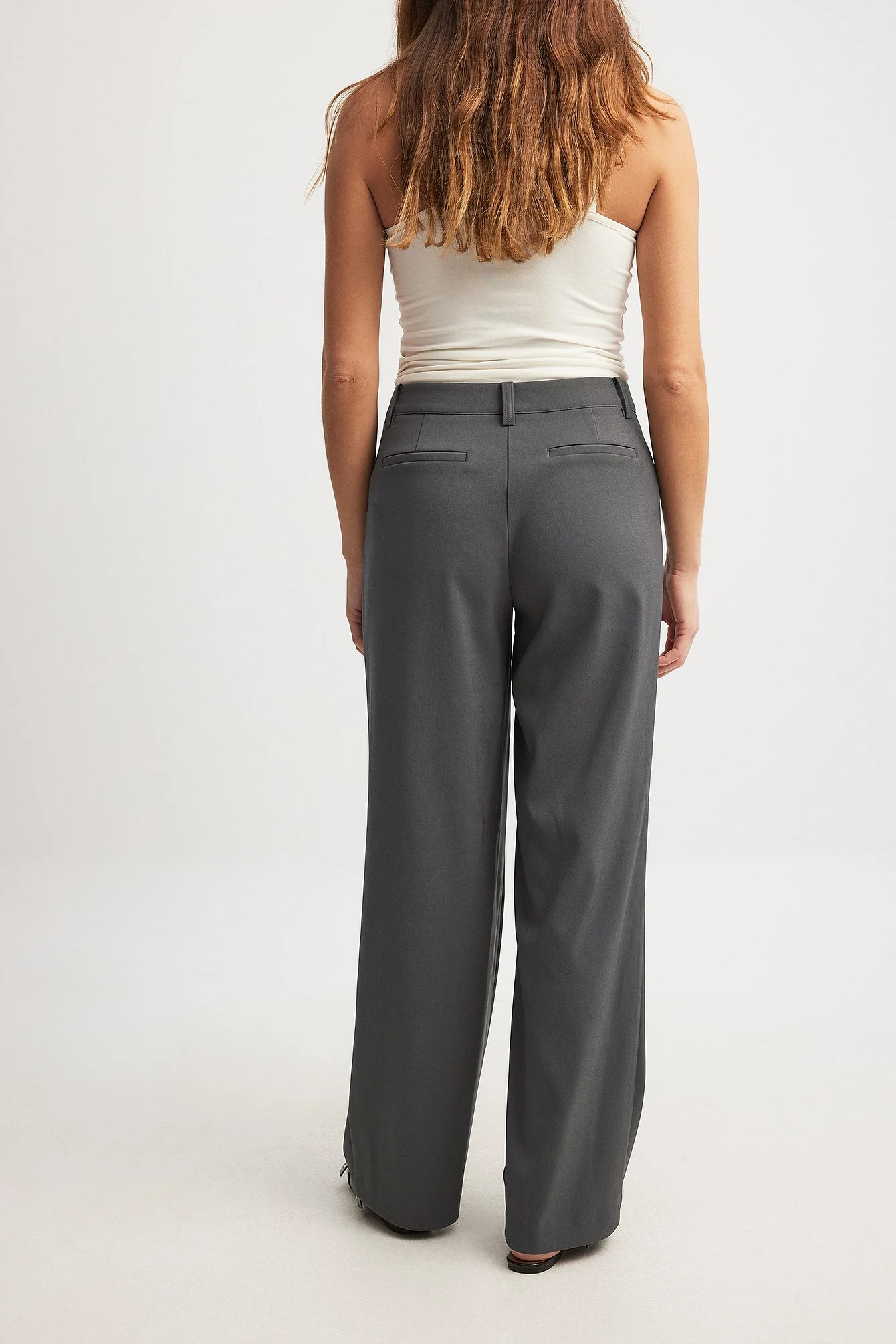Anzughose mit niedriger Taille und Bundfalten