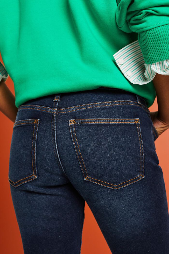Gerade Jeans mit mittelhohem Bund
