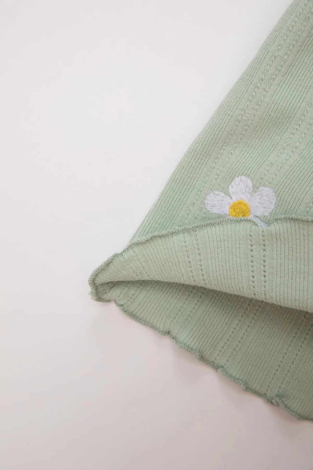 DeFacto  Geripptes Camisole-Kurzarm-T-Shirt mit Blumenmuster für Mädchen C2140a524sm