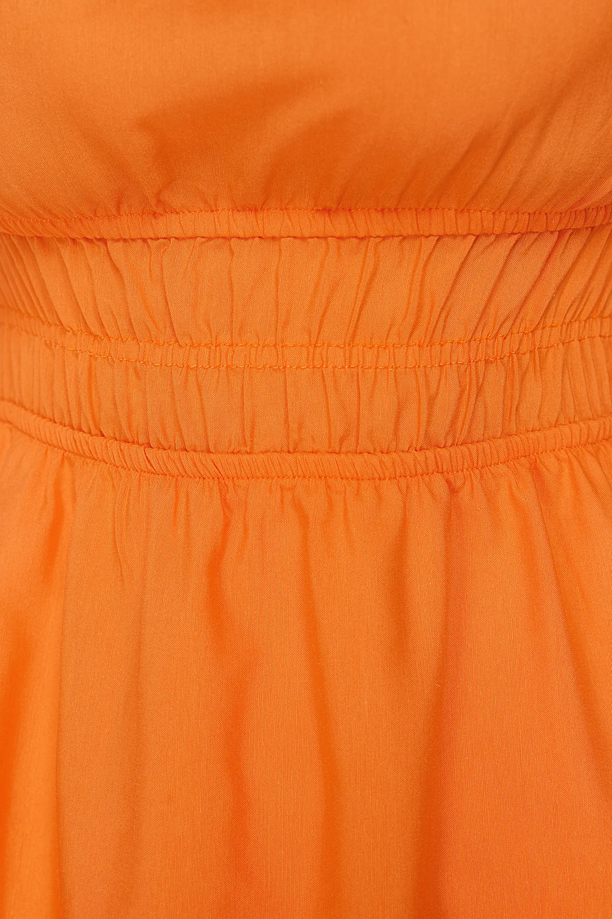 Trendyol Collection  Orangefarbenes Midi-Webkleid mit Ballonärmeln und Taillenöffnung TWOSS22EL1768