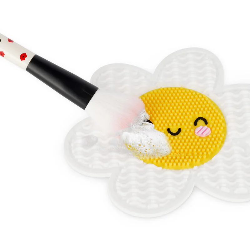 Čistiaca podložka na štetce na make-up - Brush it Off!