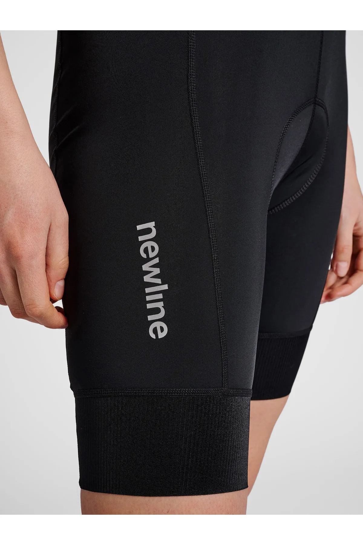 NEWLİNE  Kurze Sporthose - Schwarz - Mittlerer Bund