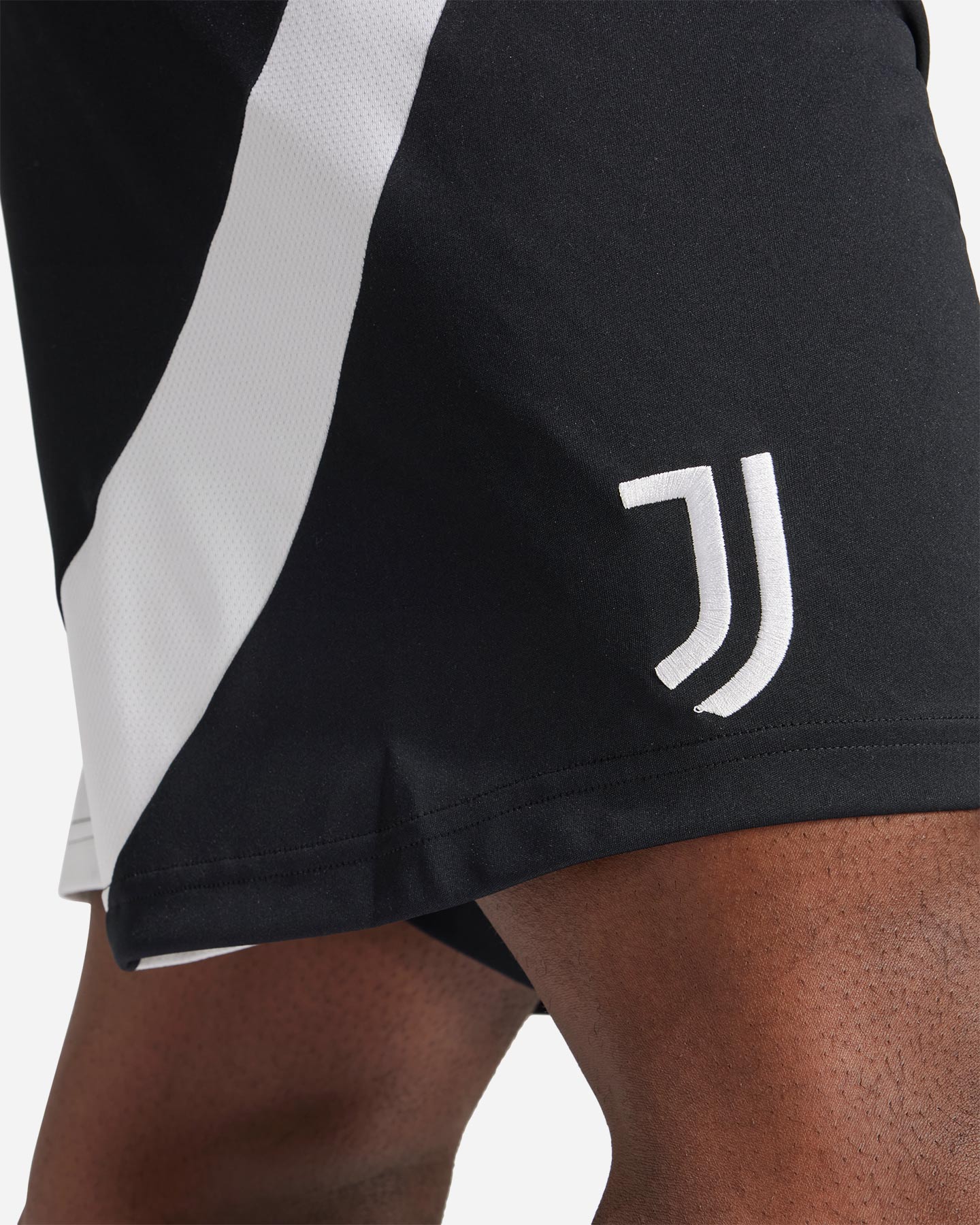 Oficjalne spodenki piłkarskie Adidas Juventus Home 24-25 M IS8003