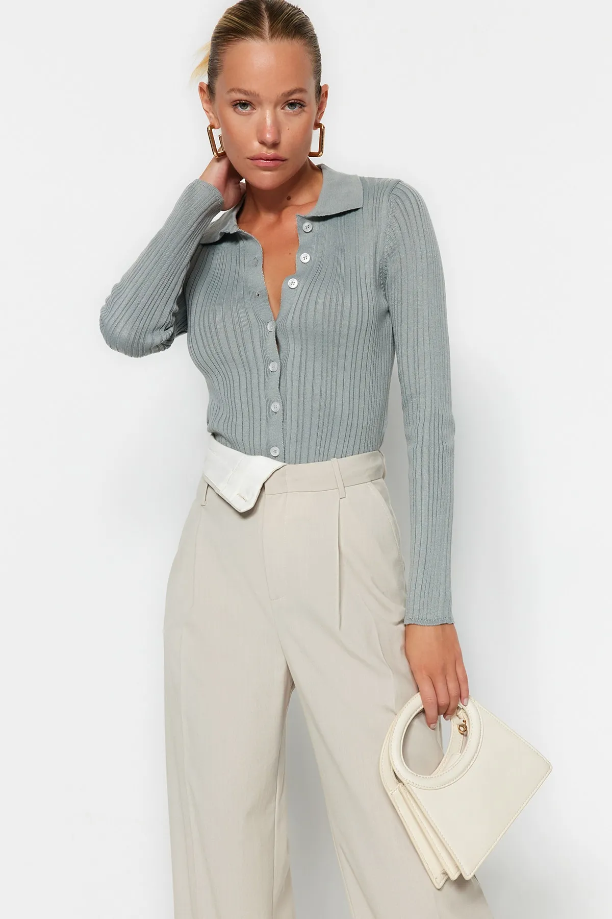 Trendyol Collection  Grauer Strickcardigan mit Polokragen TWOAW20HI0070