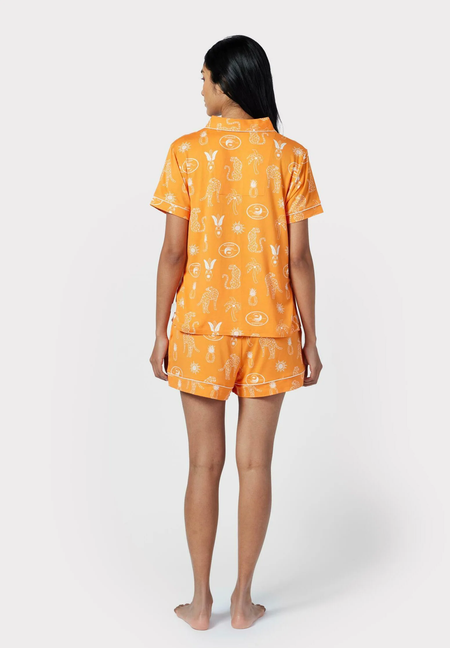 Pijama Chelsea Peers con estampado tropical de vacaciones