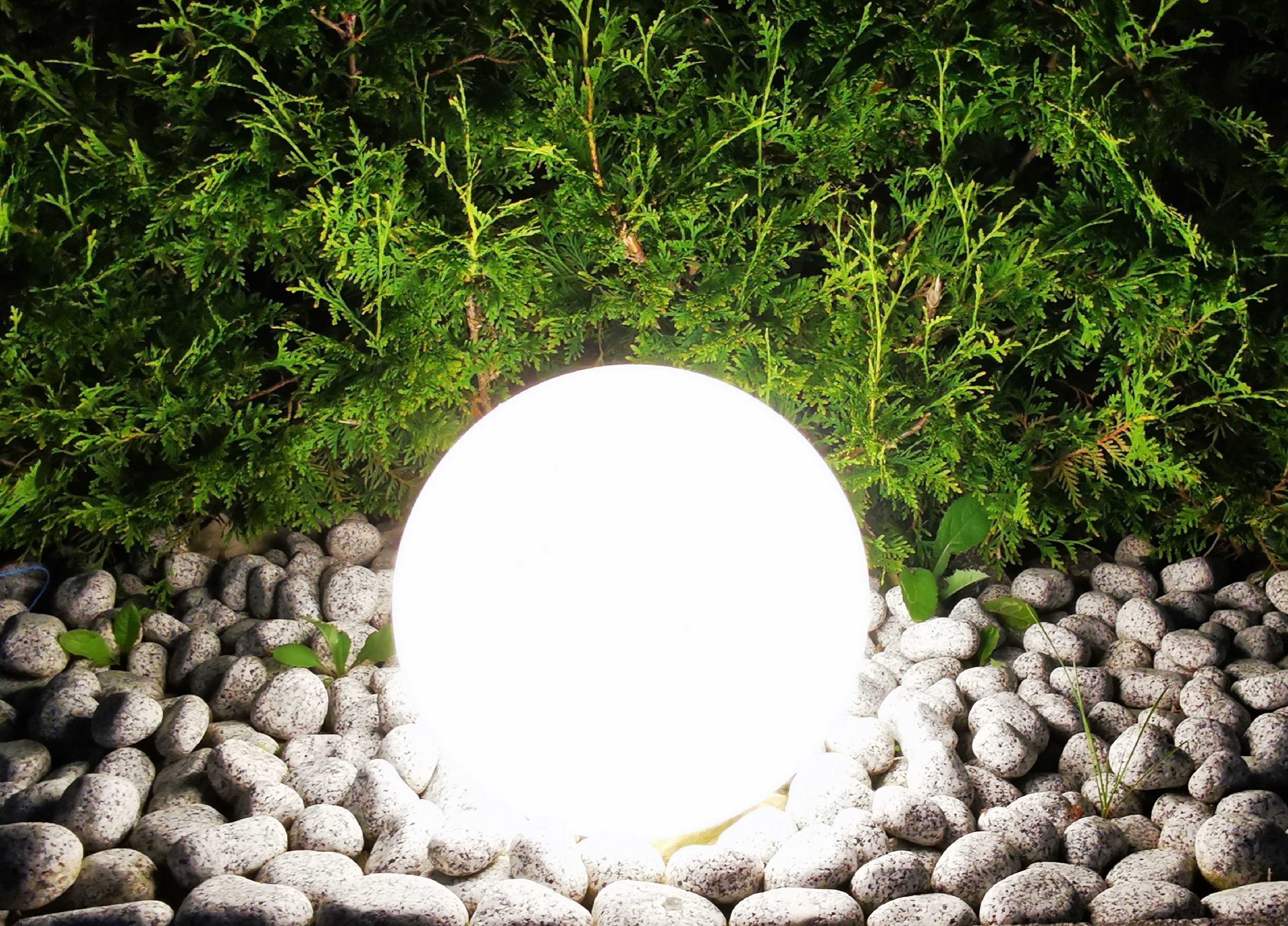 TRANGO LED Gartenleuchte, 3er Set 253040WB IP65 Gartenkugel in Weiß matt mit 25/30/40cm Durchmesser *SNOW* Kugelleuchte inkl. je 1x 4-5 Watt E27 LED Leuchtmittel & je ca. 5 Meter IP44 Kabel, Gartenleuchte, Leuchtkugel