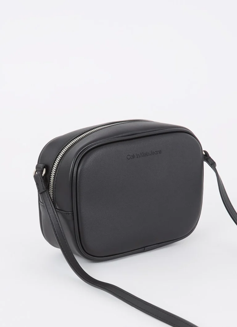 Geantă de umăr Calvin Klein cu curea reglabilă.