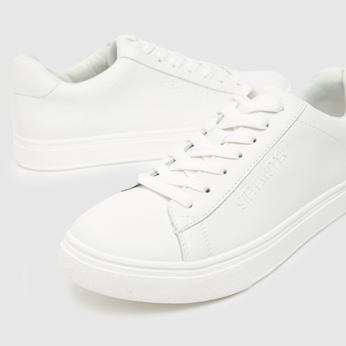 Steve Madden – Vita sneakers med filmliknande färger