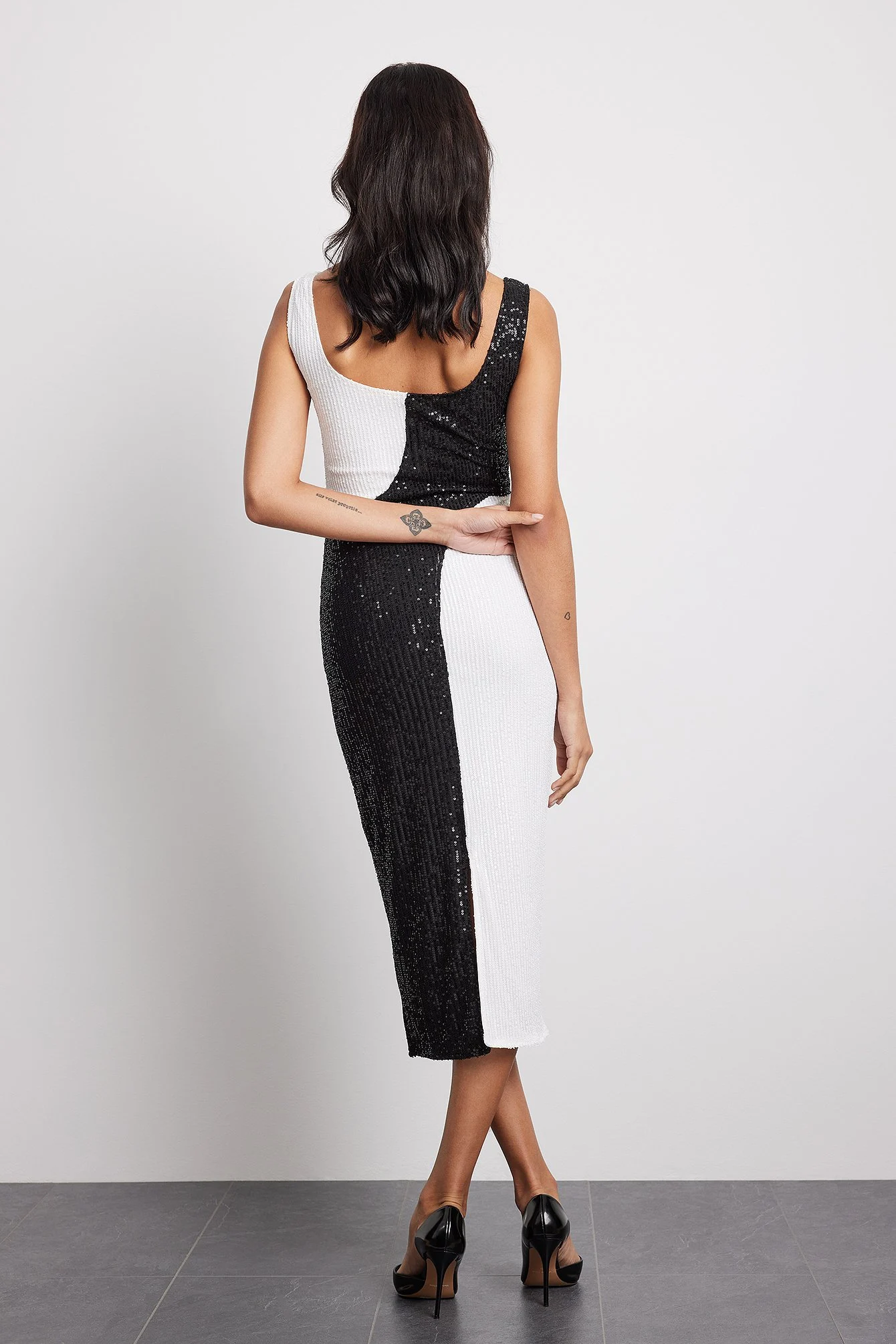 Midikleid mit Pailletten im Color-Blocking-Stil