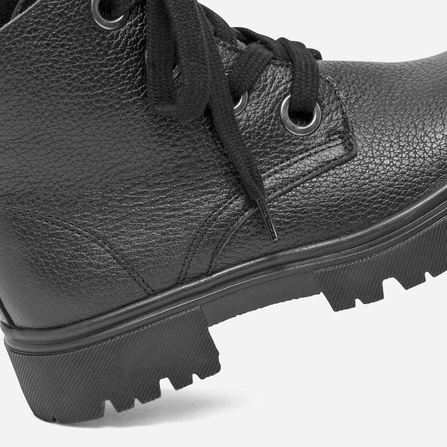 Bottine à lacet noire éco-conçue en cuir