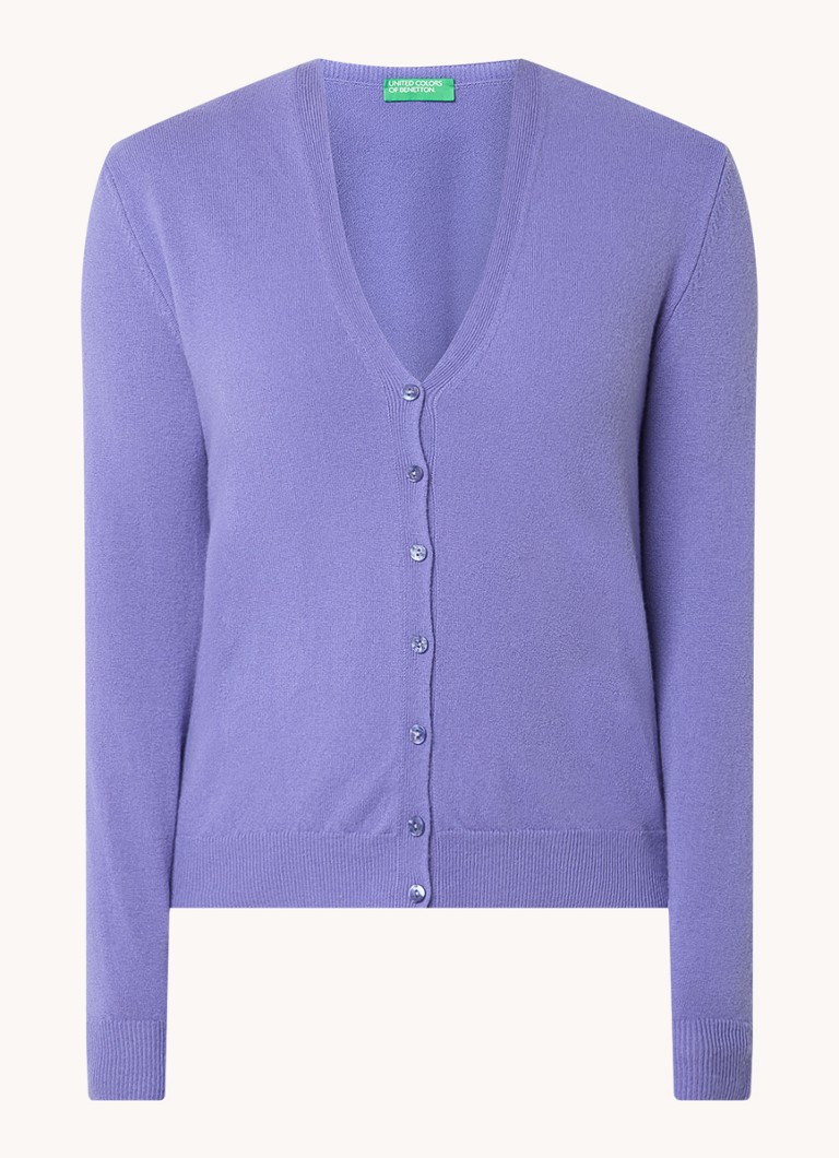 Cardigan Benetton confecționat din lână subțire și flexibilă.
