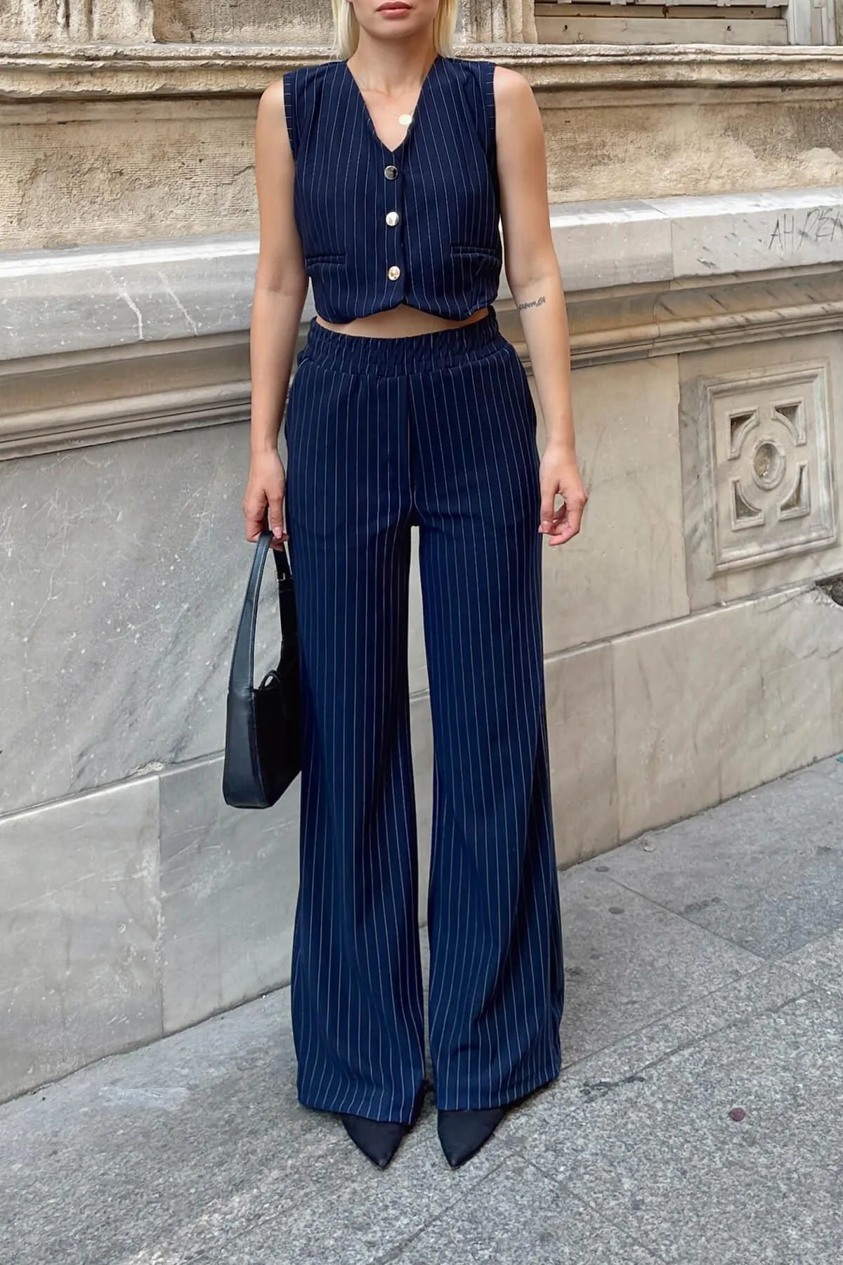 Swist  Marineblaues Norma-Set mit gestreifter Weste und Hose für Damen