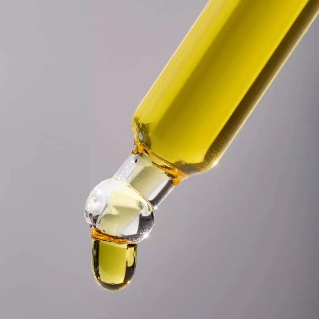 BasicLab Esteticus emulzija antioksidativni serum s vitaminom C