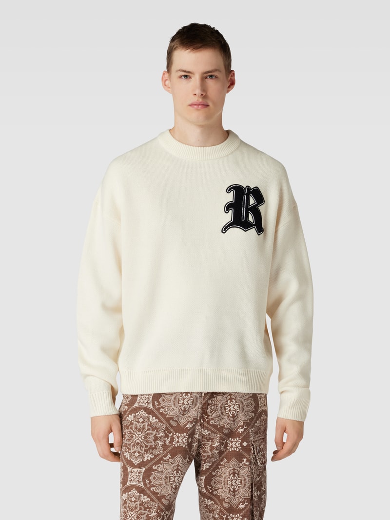 Strickpullover mit Label-Patch und überschnittenen Schultern in ecru