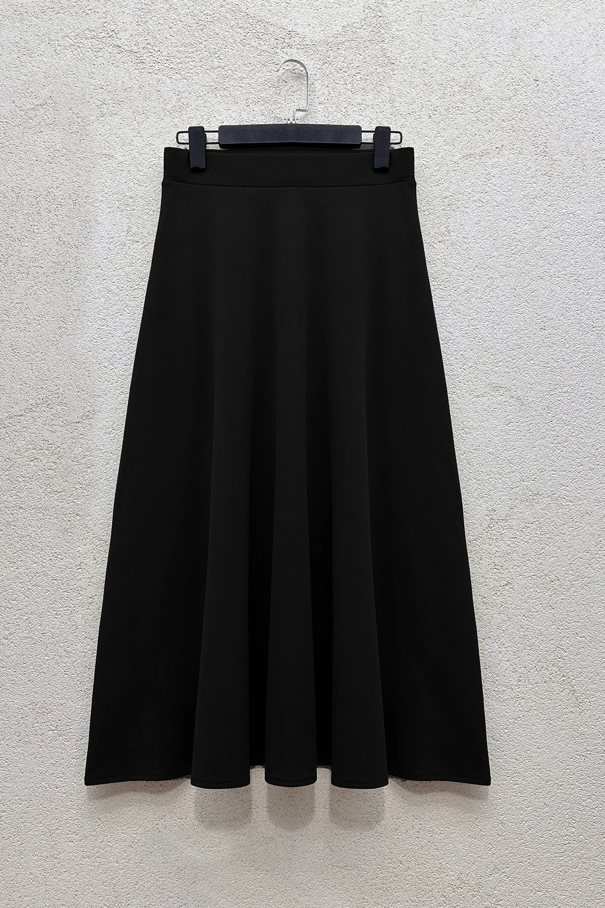 MODAQU  Kilos A-Linien-Rock aus Lycra-Kreppstoff - Schwarz