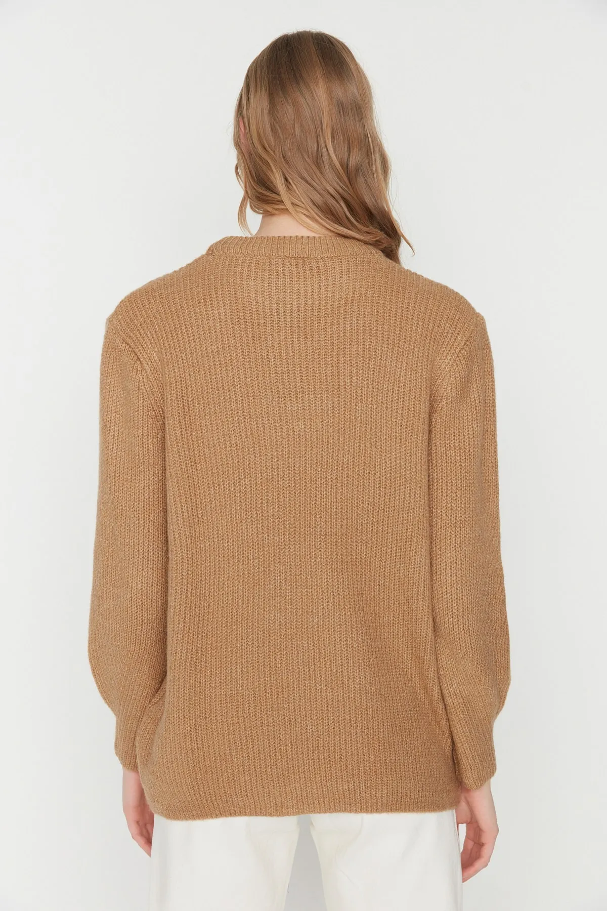 Trendyol Collection  Camelfarbener, weicher Strickpullover mit weiter Passform und einfacher Struktur TWOAW20FV0142