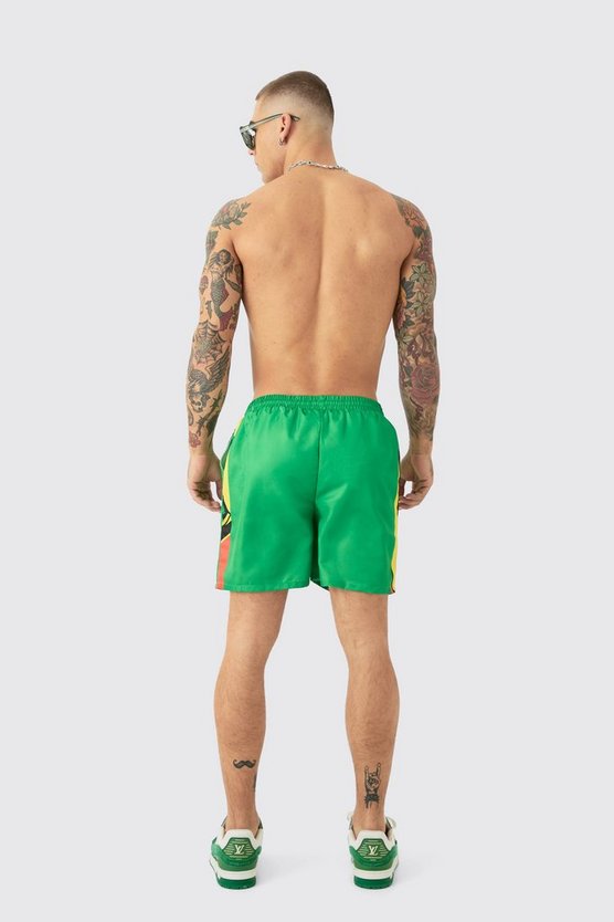 Mittellange Badehose mit Graffiti-Streifen
