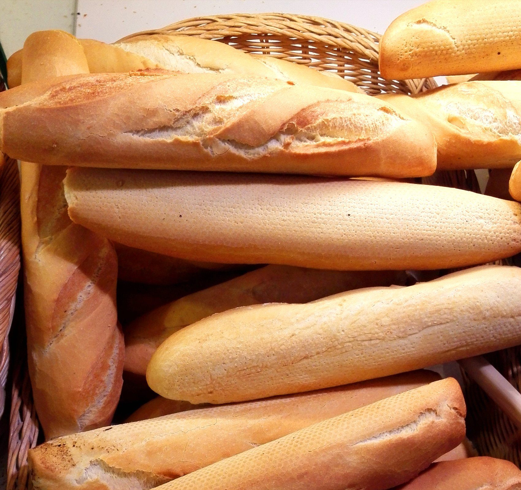 Homewit Baguetteblech Baguetteblech aus Kohlenstoffstahl und Antihaftbeschichtung Rostschutz, Kohlenstoffstahl, (1-St., 38,5*28,5*3,5 cm, 3 Brotrillen), für Küchen, Bäckereien und Restaurants