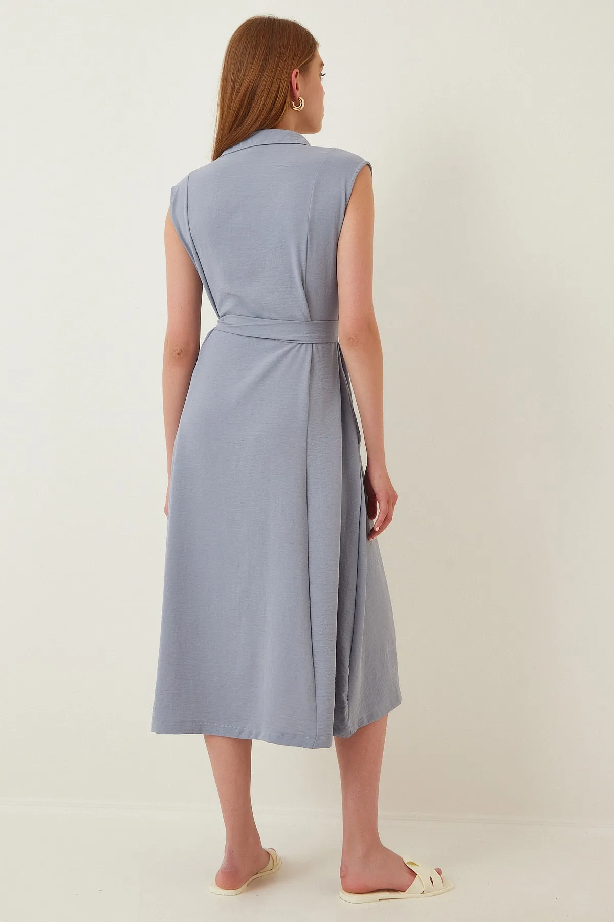 Happiness İstanbul  Graues Damen-Sommerhemdkleid aus Leinen-Viskose mit Gürtel DD00927