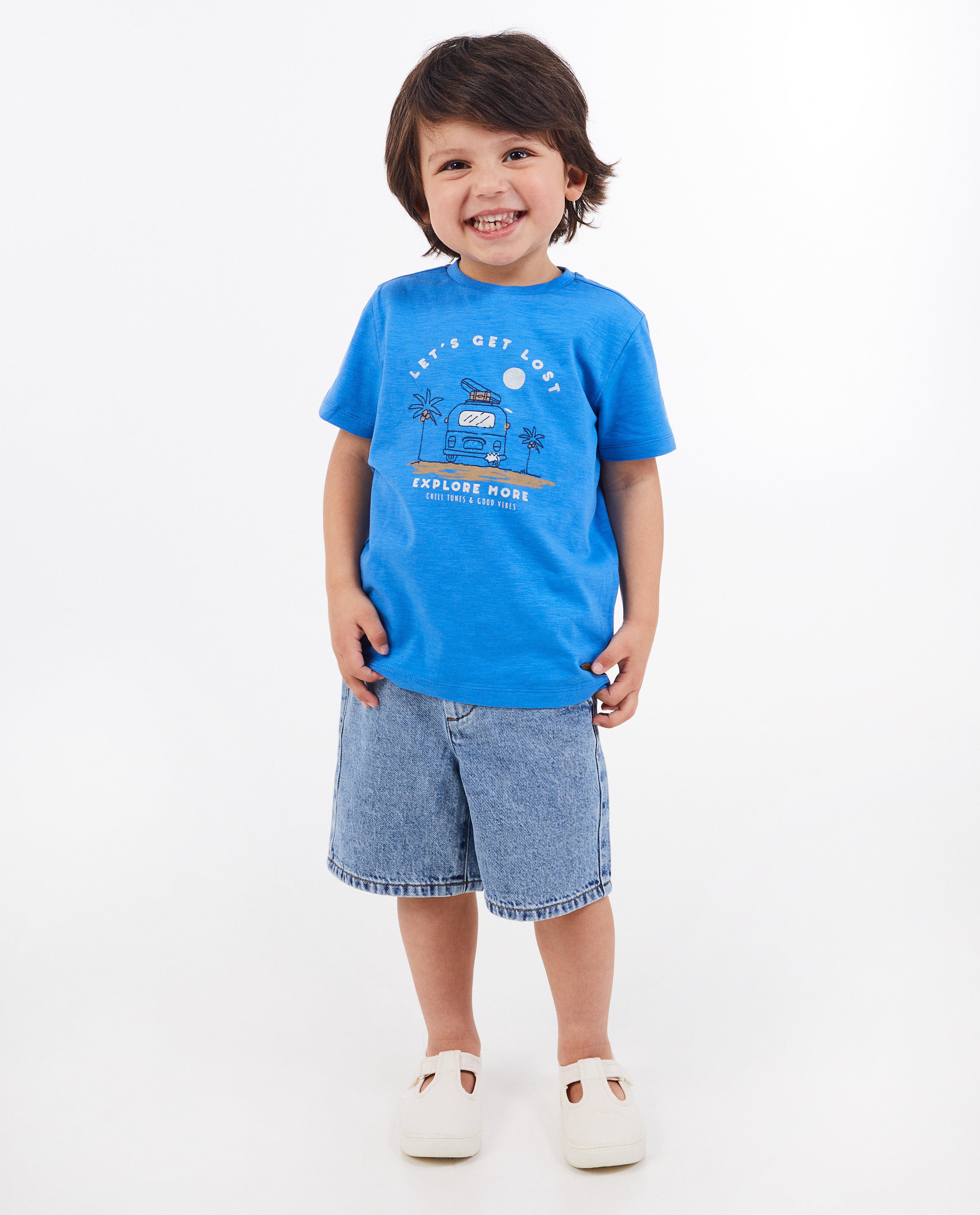 Kidz Nation Kék farmer rövidnadrág, bő szabású, 2-7 éves korig, világoskék