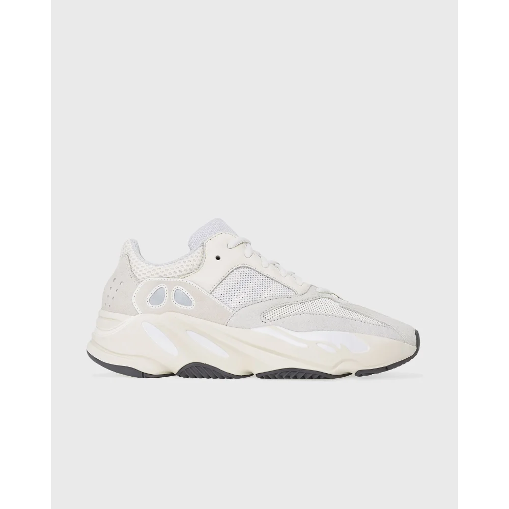 adidas YEEZY Boost 700 Analog EG7596 / weiss