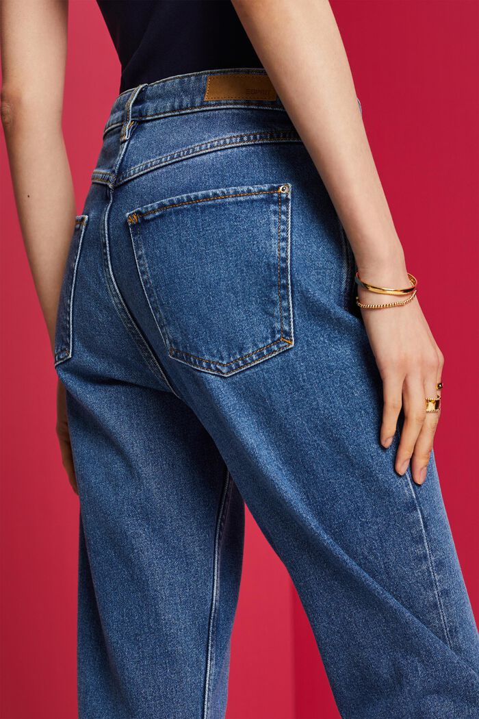 Jeans mit hohem Bund und geradem Beinverlauf