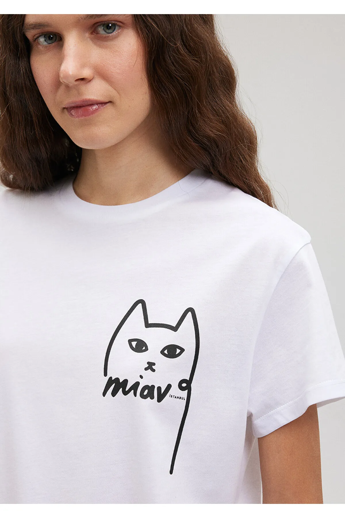 Mavi  Istanbul-T-Shirt mit Katzenmuster, reguläre Passform / normaler Schnitt 1610225-620
