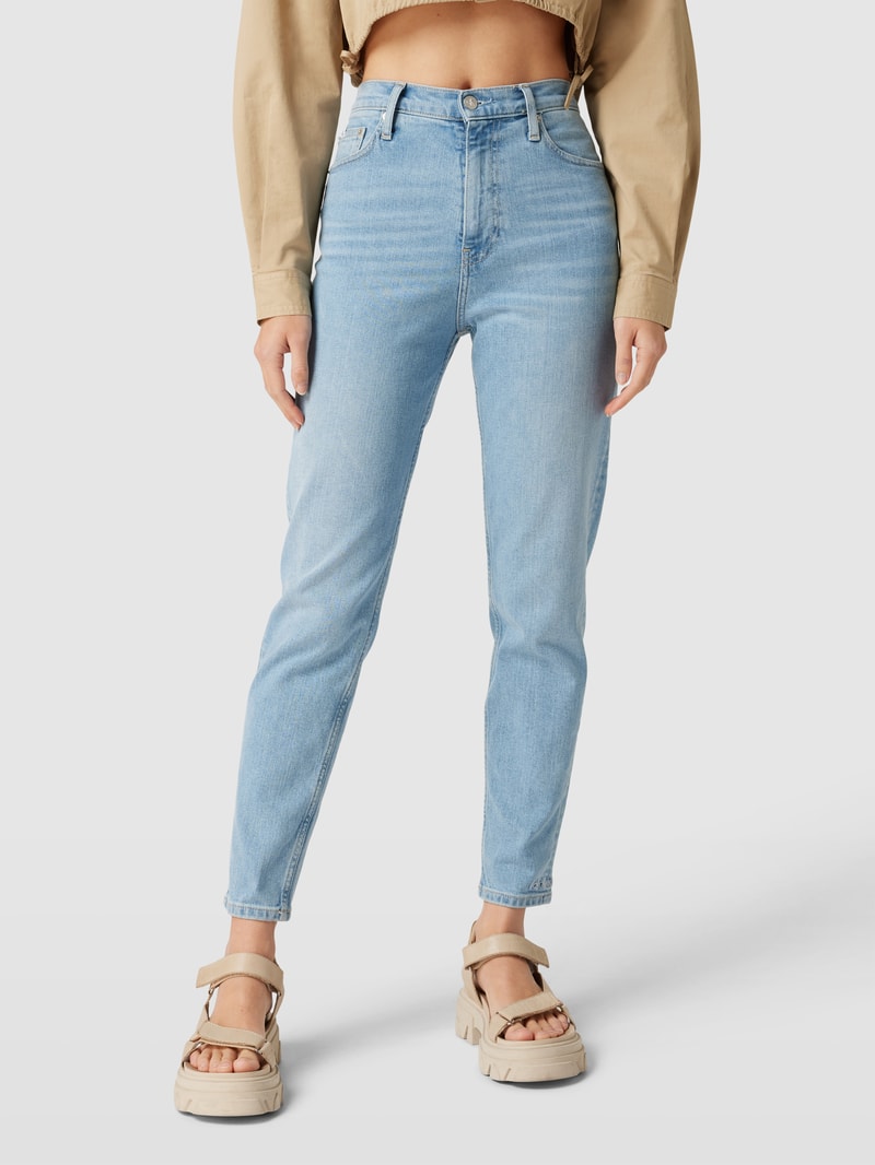Mom Fit Jeans mit Label-Patch in hellblau