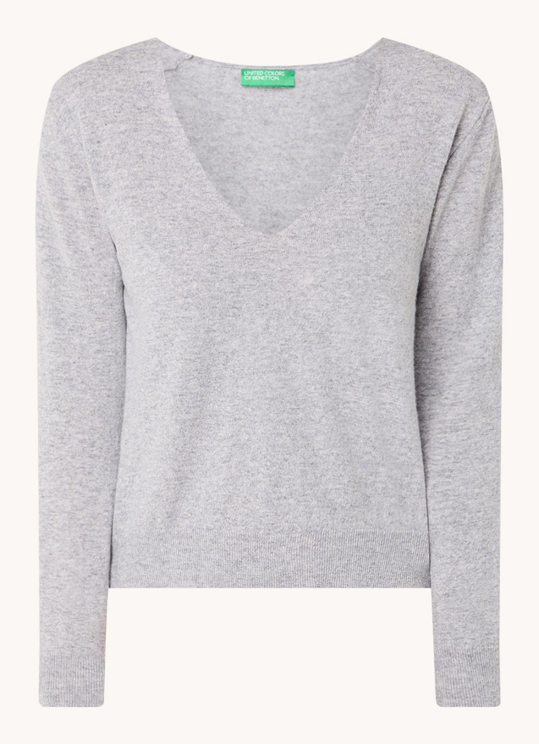 Maglione Benetton in lana vergine a maglia fine con scollo a V