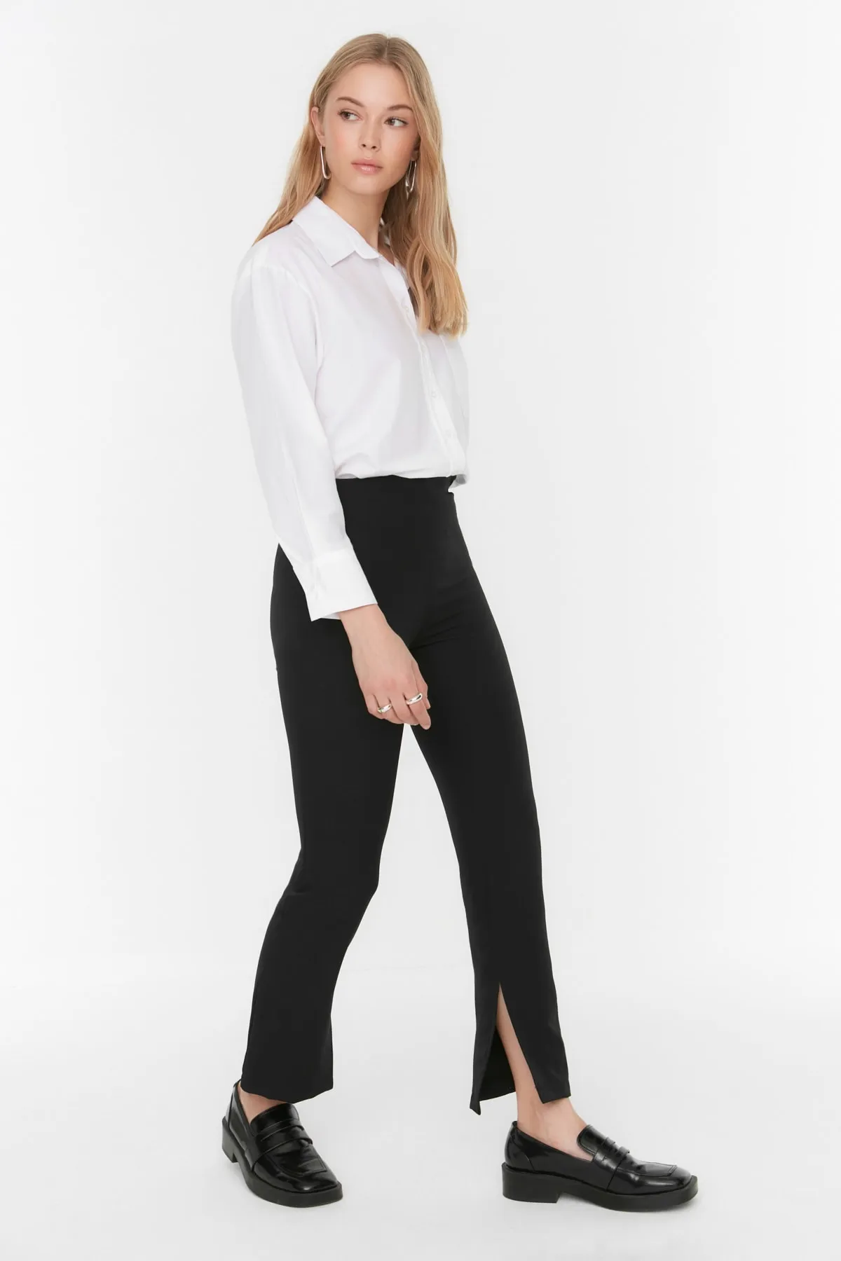 Trendyol Collection  Schwarze Petite-Webhose mit hoher Taille TWOAW22PL0243