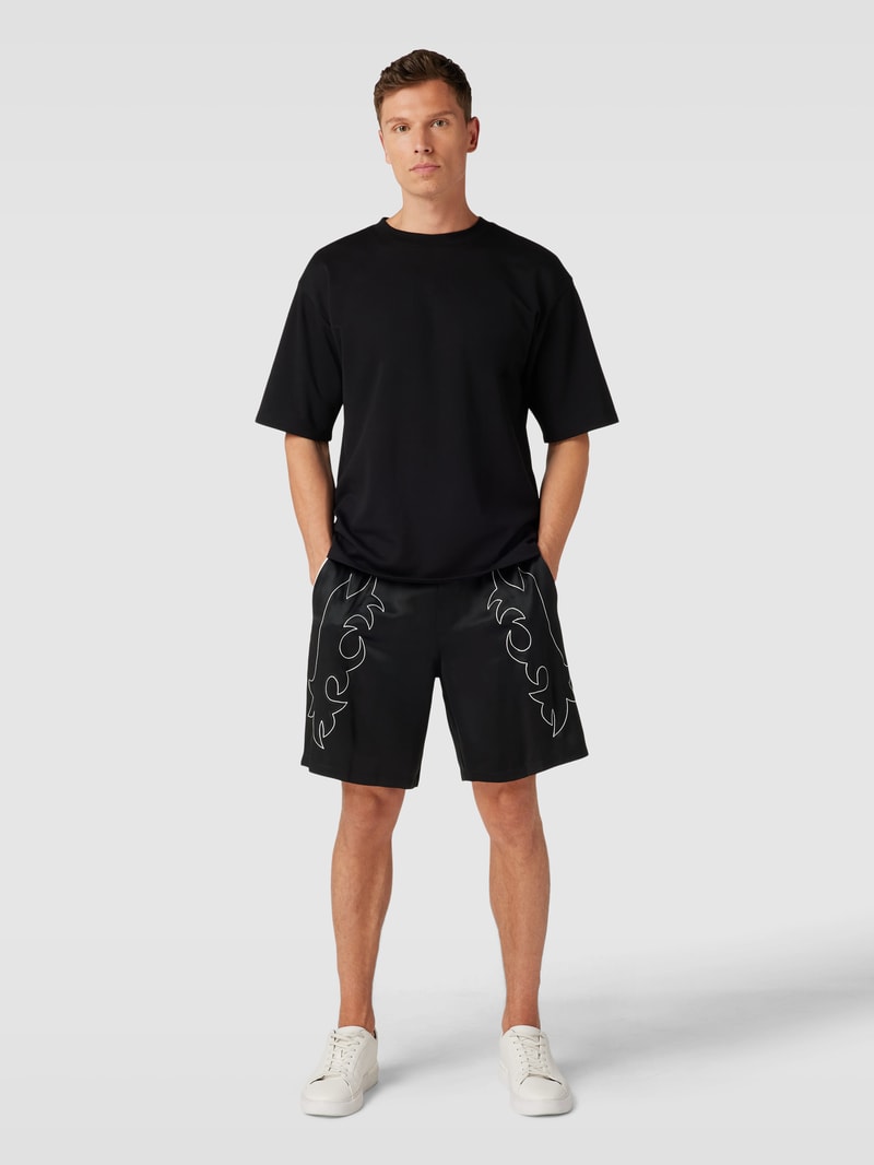 Shorts mit Ziernähten in schwarz