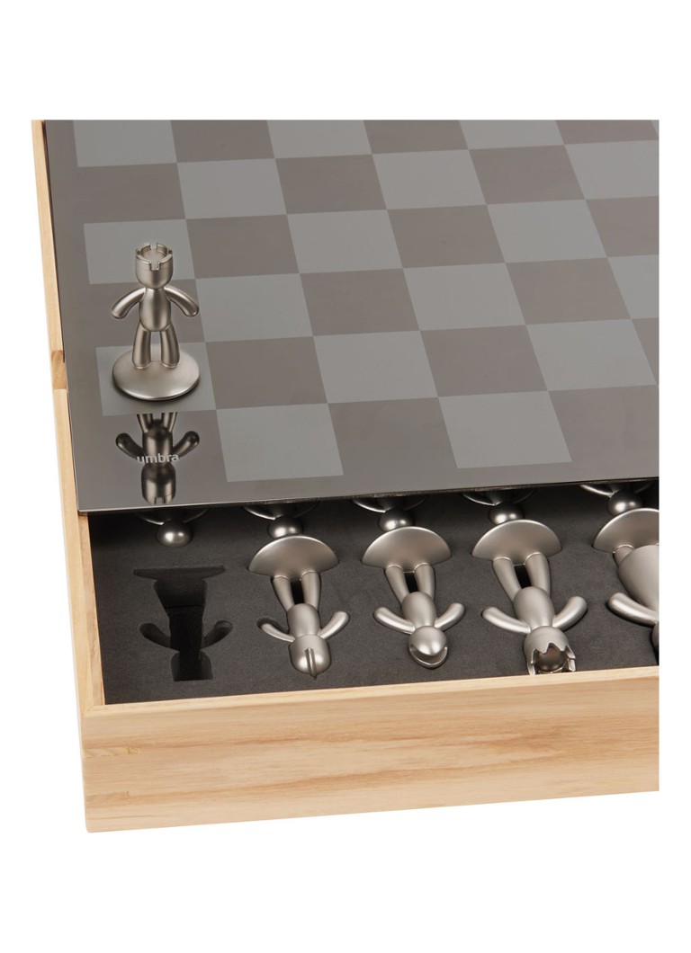 Umbra Buddy chess set