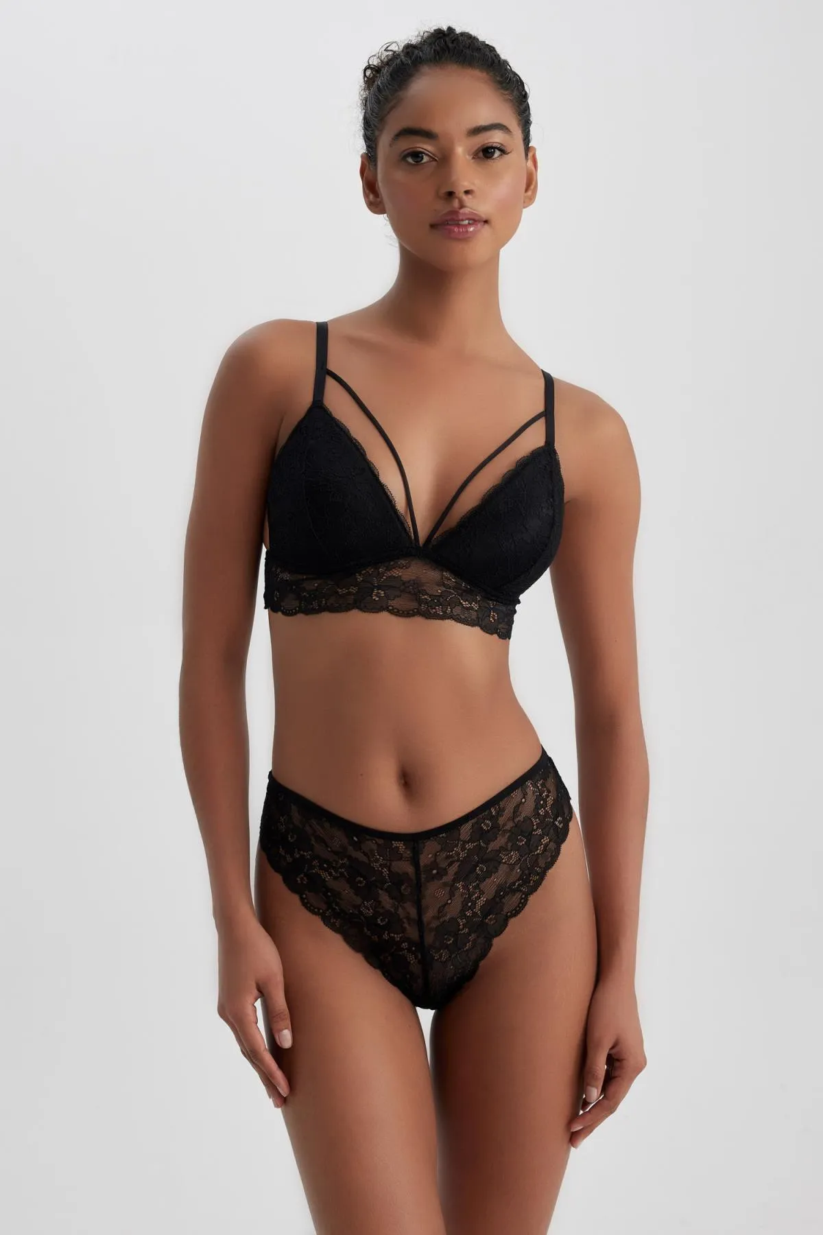 DeFacto  Verlieben Sie sich in ein brasilianisches Slip-Höschen aus Spitze
