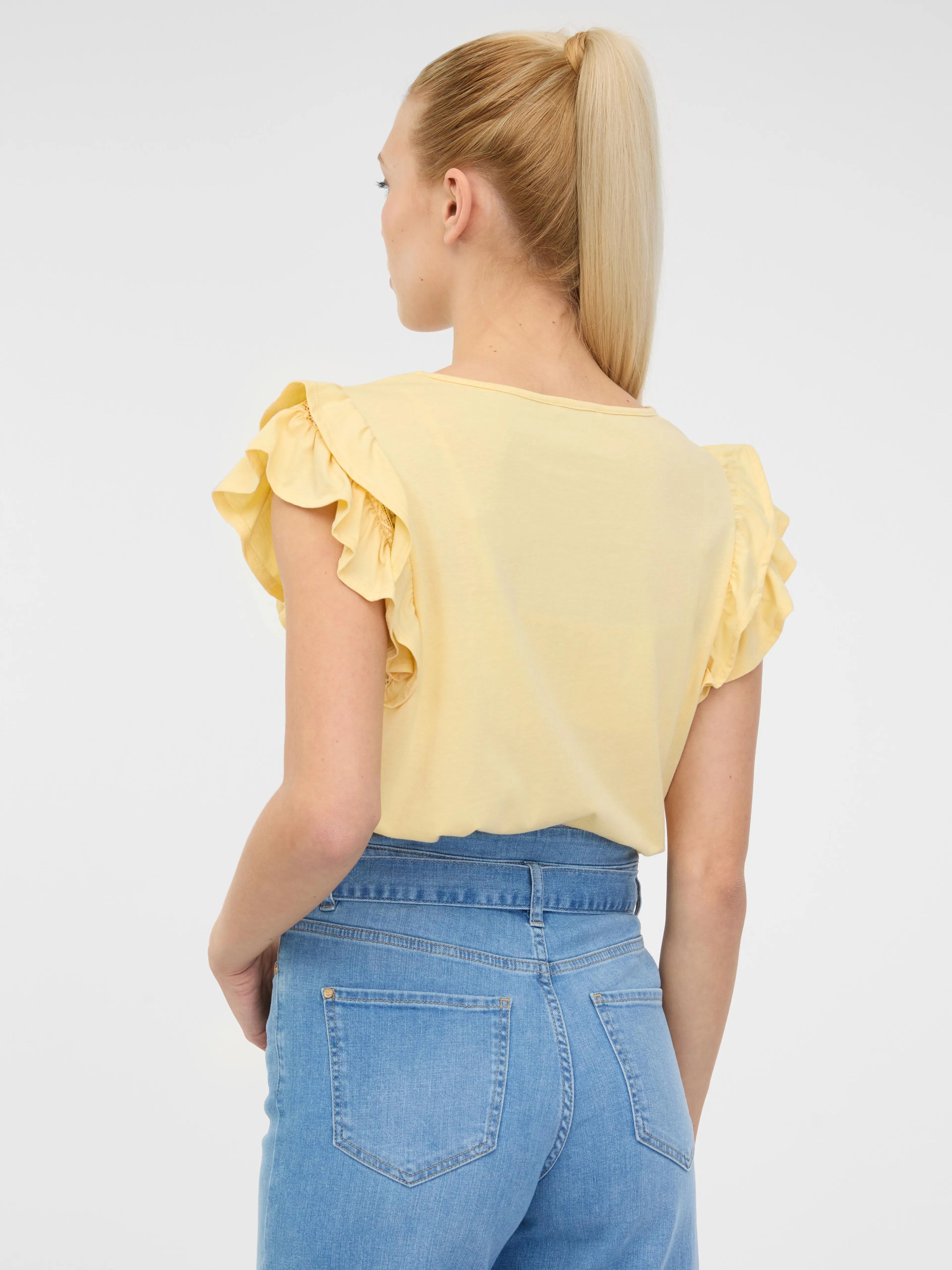 Gelbes Damen-T-Shirt mit karierten Ärmeln ORSAY