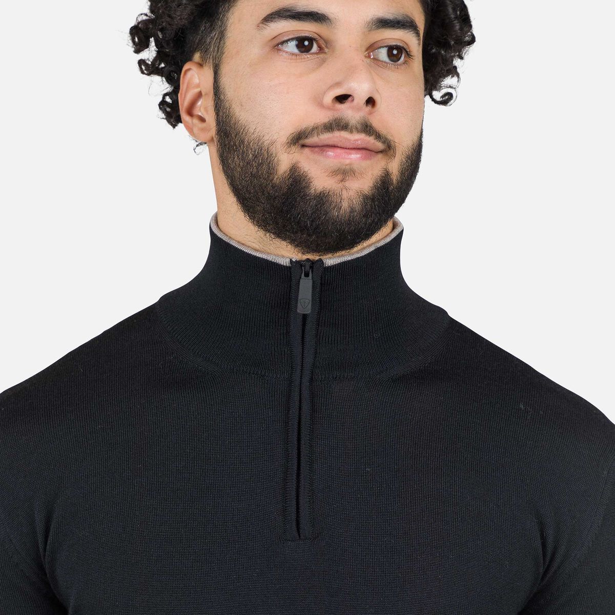 Gestreifter Herrenstrickpullover mit halblangem Reißverschluss