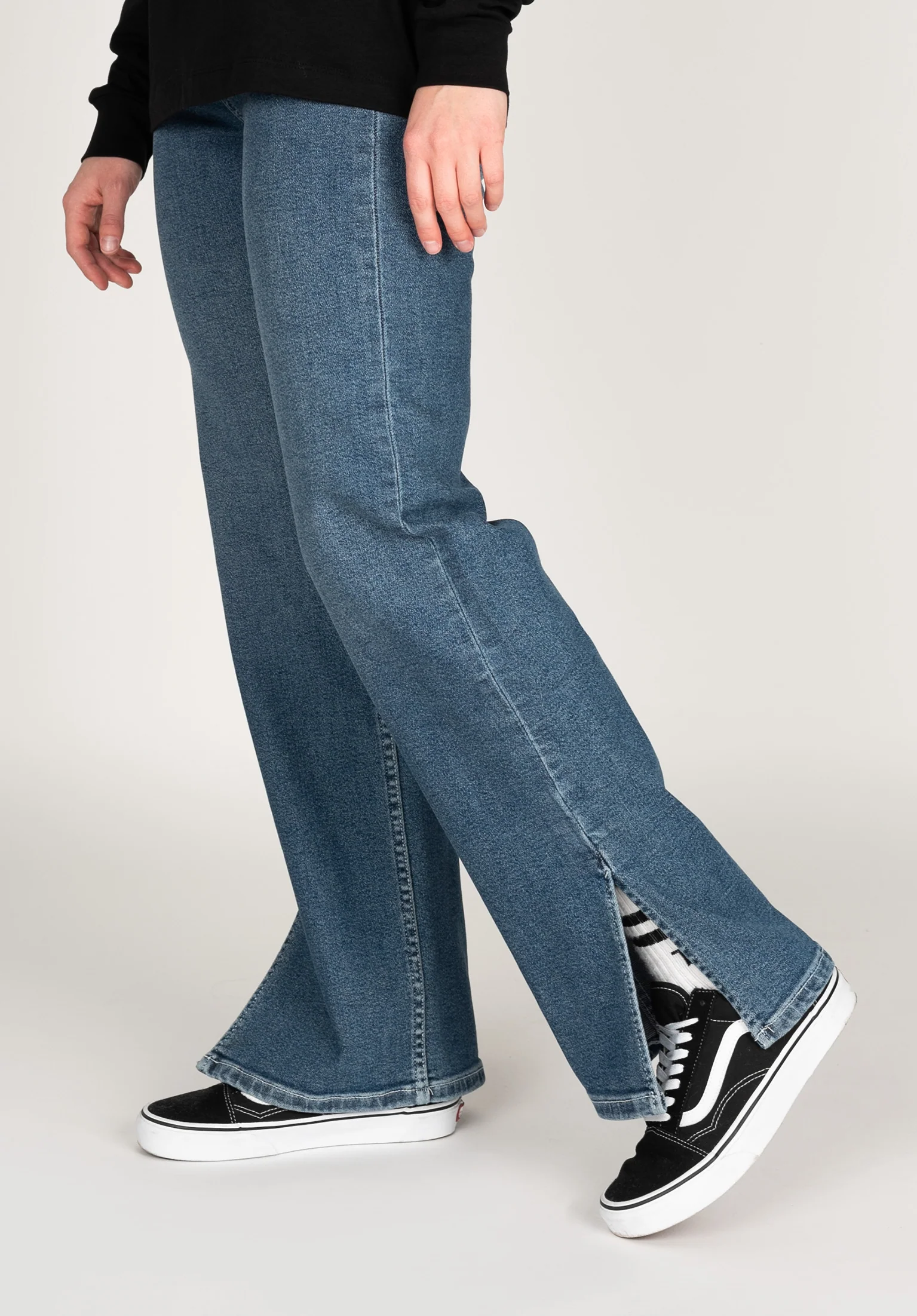 Moxy Straight Shoe Cut
