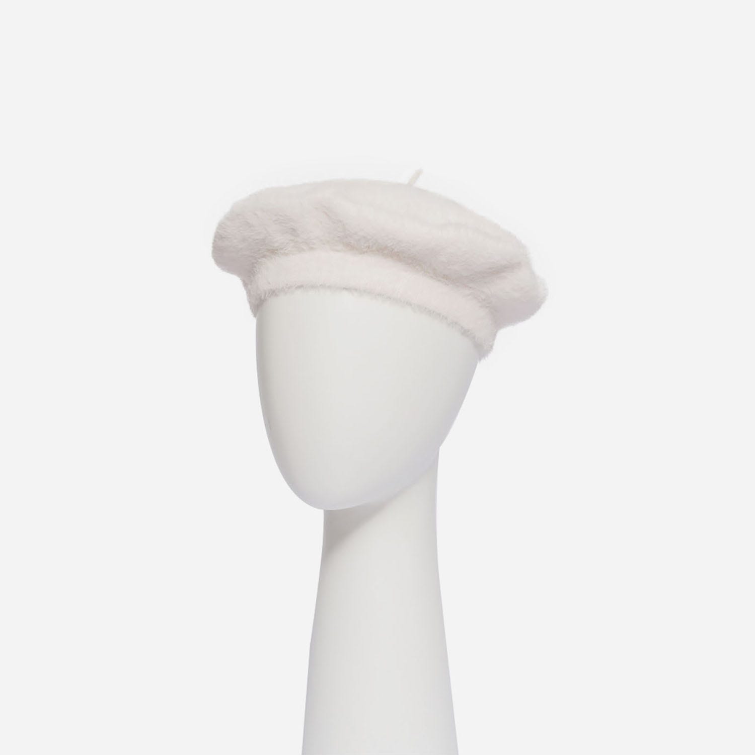 Béret blanc en maille duveteuse